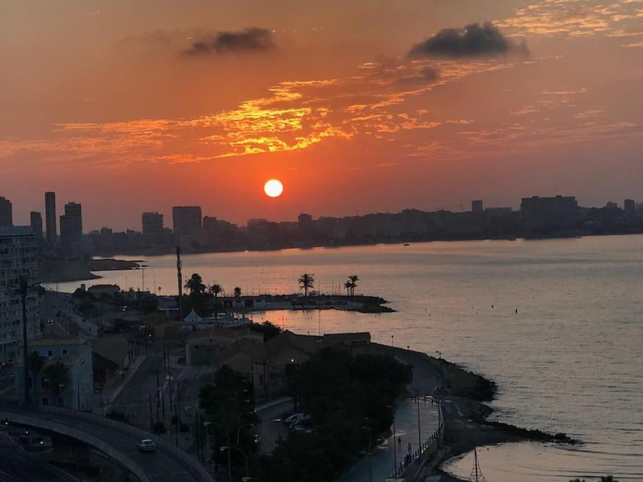 Apartamento Con Vistas Al Mar Primera Linea De Playa Del Postiguet Аликанте Екстериор снимка